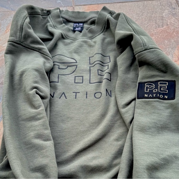 🌸USED P.E Nation Green Crew Neck Long Sleeve Sweatshirt-EXCELLENT COND. SZ:2XL. - Picture 4 of 5